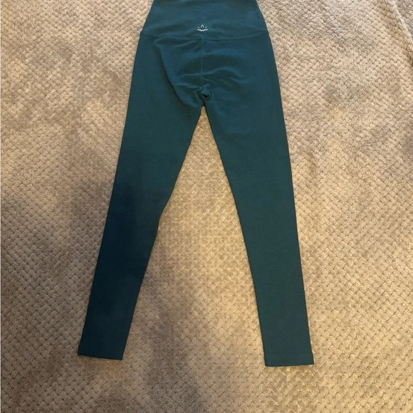 Beyond Yoga Spacedye Caught in the Midi Teal leggings {XS} - Picture 5 of 5